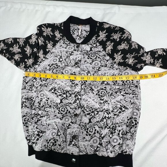 Free People Bomber Jacket Floral Size S Snap Button Pockets Feminine Boho Retro - Picture 7 of 13